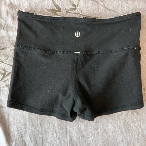 Lululemon reversible booty shorts - Picture 5 of 5